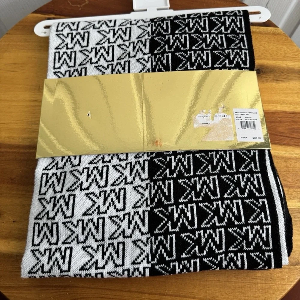 Michael Kors split logo scarf beanie‎ set
